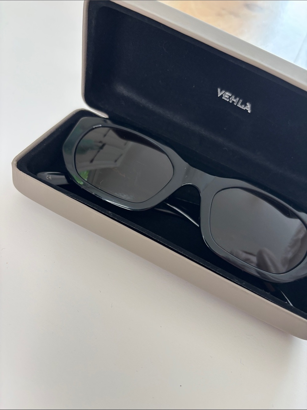 VEHLA Black Frame Sunglasses with Brown Lenses - Cat-Eye Rectangular - Picture 3 of 3